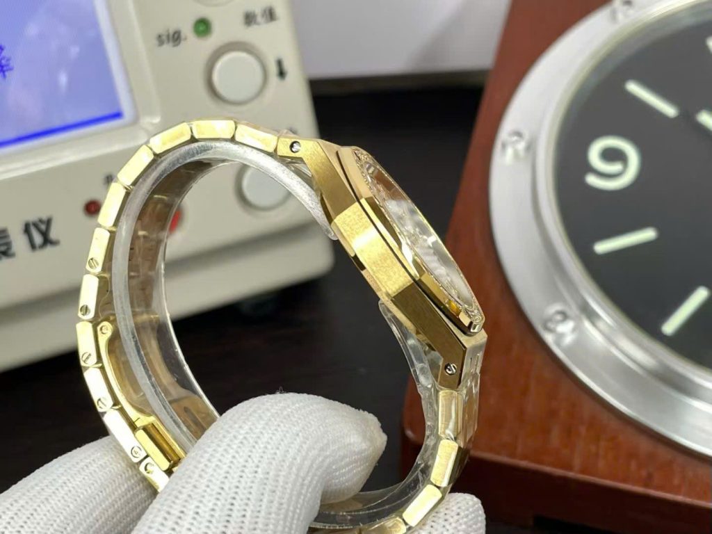 Audemars Piguet Royal Oak Super Clone Swiss Machine 37mm